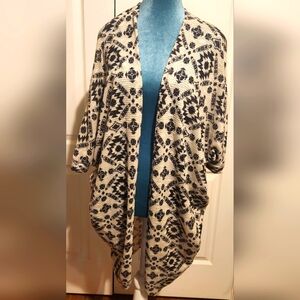 Arizona Jean Company Monochrome Geometric Cardigan